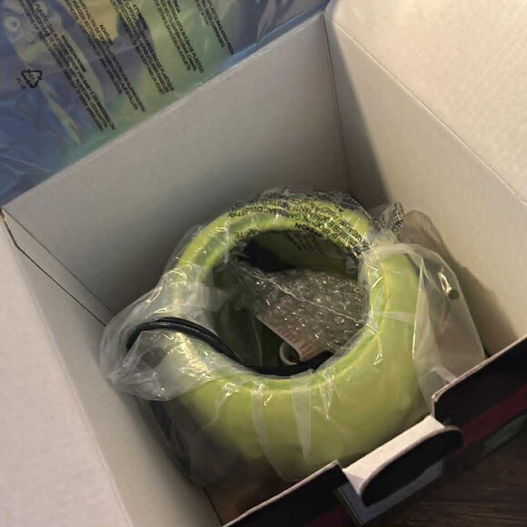 Scentsy Disney Villains Just One Bite Poison Apple Snow White Warmer - NEW - Picture 7 of 7